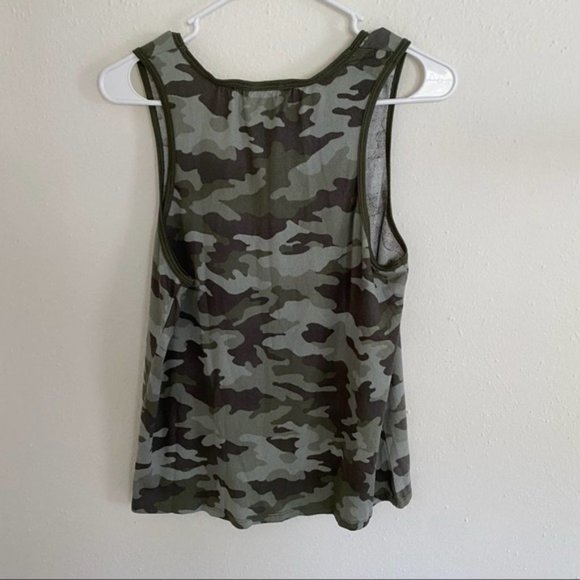 Lucky brand Super Soft Camo Print Ribbed tank top L - Picture 4 of 4
